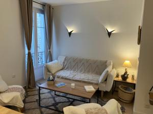 En eller flere senge i et værelse på Paris - Elégant Apt Rue Mouffetard - Prestation de Luxe