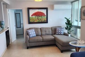 Predel za sedenje v nastanitvi Lovely 2-2 Condo with the best view of Puerto Rico