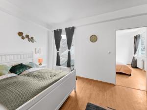 Postel nebo postele na pokoji v ubytování Central Stockerau View 2 BR for 4