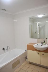 Et badeværelse på Jubilee Apartment 06