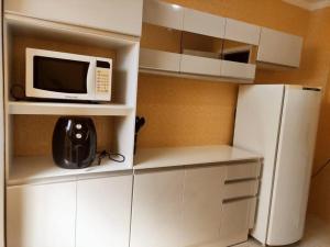 Küche/Küchenzeile in der Unterkunft Apt centro com garagem wifi próximo a congressos