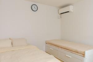 Krevet ili kreveti u jedinici u objektu EXPO 22 min,24 min to MINAMI-Namba-Dotonbori,Shinsaibashi,AMERICAMURA,Grand Kagetsu,26 min to MINAMI-Nippombashi-Kuromon Market,National Bunraku,13 min to NISHI-Osakako-KAIYUKAN,Santa Maria,LEGOLAND,Tempozan Ferris,Tempozan Marketplace,Park