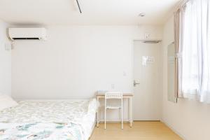 Krevet ili kreveti u jedinici u objektu EXPO 22 min,24 min to MINAMI-Namba-Dotonbori,Shinsaibashi,AMERICAMURA,Grand Kagetsu,26 min to MINAMI-Nippombashi-Kuromon Market,National Bunraku,13 min to NISHI-Osakako-KAIYUKAN,Santa Maria,LEGOLAND,Tempozan Ferris,Tempozan Marketplace,Park