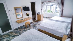 Postel nebo postele na pokoji v ubytování Villa Hotel Rung Thong Da Lat