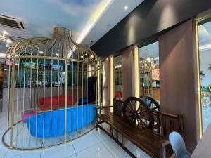 Bazén v ubytování Smile Hotel Shah Alam ICity nebo v jeho okolí