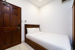 Postel nebo postele na pokoji v ubytování Saigon Park Hotel Dist 1