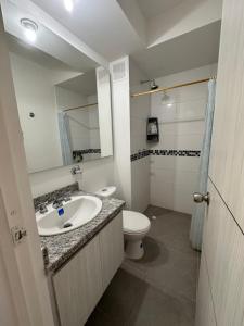 a bathroom with a sink and a toilet at Aqualina Green in Girardot +9 photos