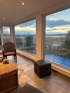 a living room with a large window with a view at Alta vista in El Calafate
