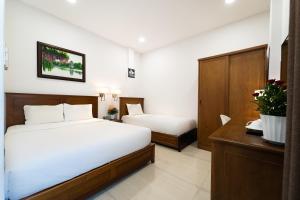 Postel nebo postele na pokoji v ubytování Saigon Park Hotel Dist 1