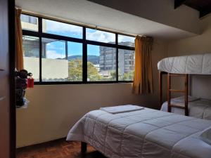Postel nebo postele na pokoji v ubytování Casa Colon Quito Bed & Breakfast Hostel