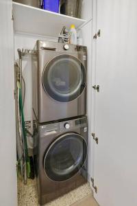 a washing machine and a washer in a small room at 3 bedroom, pet friendly home CBD in Warrnambool