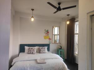 Postel nebo postele na pokoji v ubytování Hill Veu Home Bir Billing