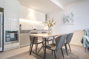 a dining room with a table and chairs in a kitchen at Immaculate 1br Apt In Docklands Pool Free Parking in Melbourne
