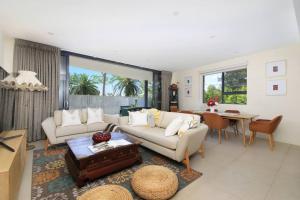 Posezení v ubytování Sydney Lidcombe, Super Comfort, Stylish, large 2bedrooms, 2 bath, 2 free carpark, Parkview, Free Wifi