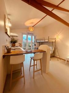 Fotografie z fotogalerie ubytování charmant studio avec terrasse v destinaci Mehun-sur-Yèvre