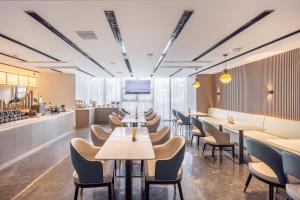 Χώρος καθιστικού στο Atour Hotel Linzhi Bayi Nanyue Avenue
