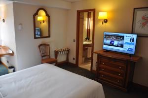 Televisyen dan/atau pusat hiburan di Mercure Andorra