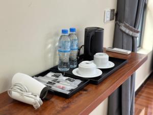 Příslušenství pro přípravu čaje a kávy v ubytování Boeung Kirirum Lumhae Resort