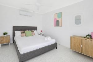Palms on Parker Backpackers客房内的一张或多张床位