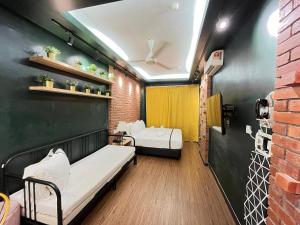 Postel nebo postele na pokoji v ubytování Smile Hotel Wangsa Maju