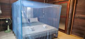 A bed or beds in a room at Sambath Sakseth Bungalow