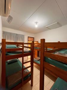 Postel nebo postele na pokoji v ubytování Wijaya Hostel