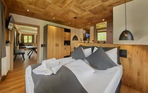Łóżko lub łóżka w pokoju w obiekcie Chalet Wallehen