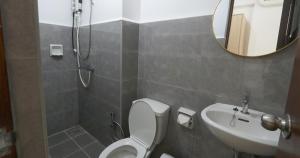 Koupelna v ubytování The Pad CoLiving + 30 fotografií