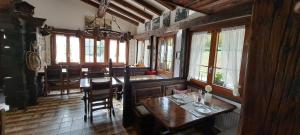 Posezení v ubytování B&B Chalet Rustica Inden, Leukerbad