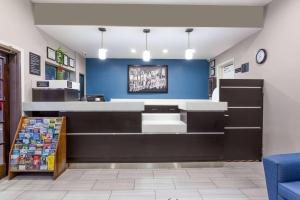 Vstupní hala nebo recepce v ubytování Super 8 by Wyndham Bakersfield South CA