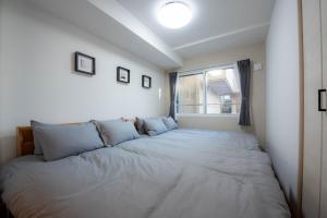 a large bed in a room with a window at Zabo Hills 205 in Sapporo