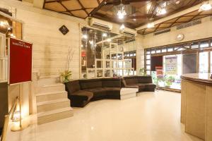 Зона вітальні в FabHotel Darshan Tower