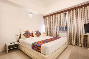 Ліжко або ліжка в номері FabHotel Darshan Tower