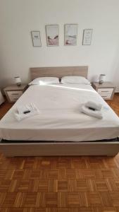 Ένα ή περισσότερα κρεβάτια σε δωμάτιο στο Eleonora's House