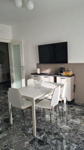 Μια τηλεόραση ή/και κέντρο ψυχαγωγίας στο Eleonora's House