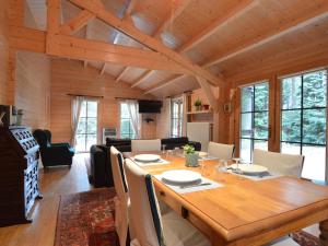 Fotografie z fotogalerie ubytování Peaceful Chalet Retreat v destinaci Nijlen
