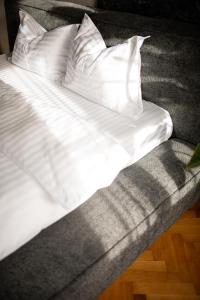 Ένα ή περισσότερα κρεβάτια σε δωμάτιο στο World Studio Opera Sibiu +79 φωτογραφίες