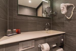 Koupelna v ubytování Leonardo Hotel Groningen