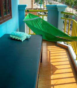 Island View Hostel的阳台或露台