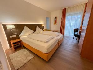 Postel nebo postele na pokoji v ubytování Akzent Hotel Atrium Baden