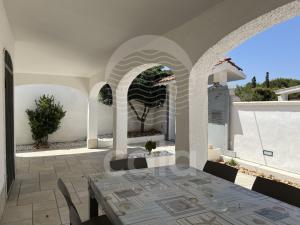A seating area at Villa Alysa - spiaggia a 400m By Cala Salento