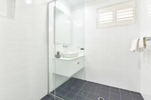 Koupelna v ubytování Bliss at Shoal Bay + 16 fotografií