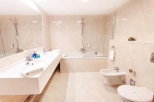 Koupelna v ubytování Spa & Wellness Hotel Olympia Marienbad
