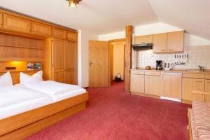 Eldhús eða eldhúskrókur á Hotel Alte Krone
