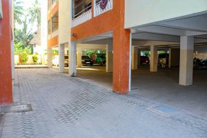 an empty street in front of a building at Walnic Homes, Mtwapa Luxury Holiday Homes in Mtwapa