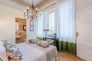 Postel nebo postele na pokoji v ubytování Villa Buonamici Lucca + 99 fotografií