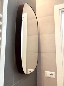 a bathroom with a mirror on a wall at La Casa di Monteverde in Rome