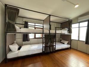 Green Cabin Hostel客房内的一张或多张床位