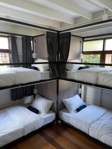Green Cabin Hostel客房内的一张或多张床位