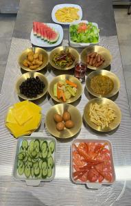 Makanan di atau berdekatan apartmen